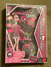 Mattel Monster High Draculaura Fashion Doll Articulated + Accessories NIB 6+