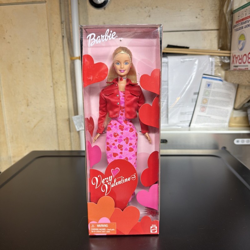 Mattel 2000 Barbie Doll Very Valentine #28360