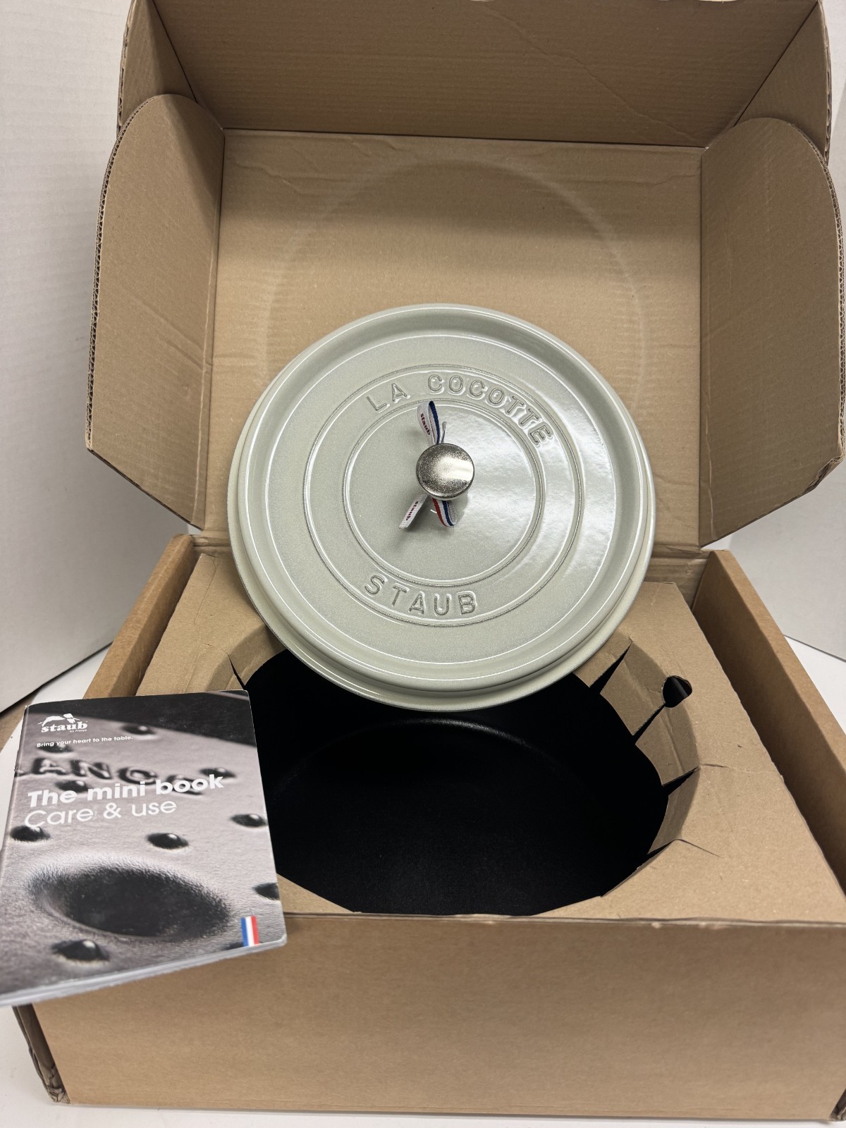 Staub Cocotte 28 Round Dutch Oven 7 Qt White Truffle 11028107 New Box