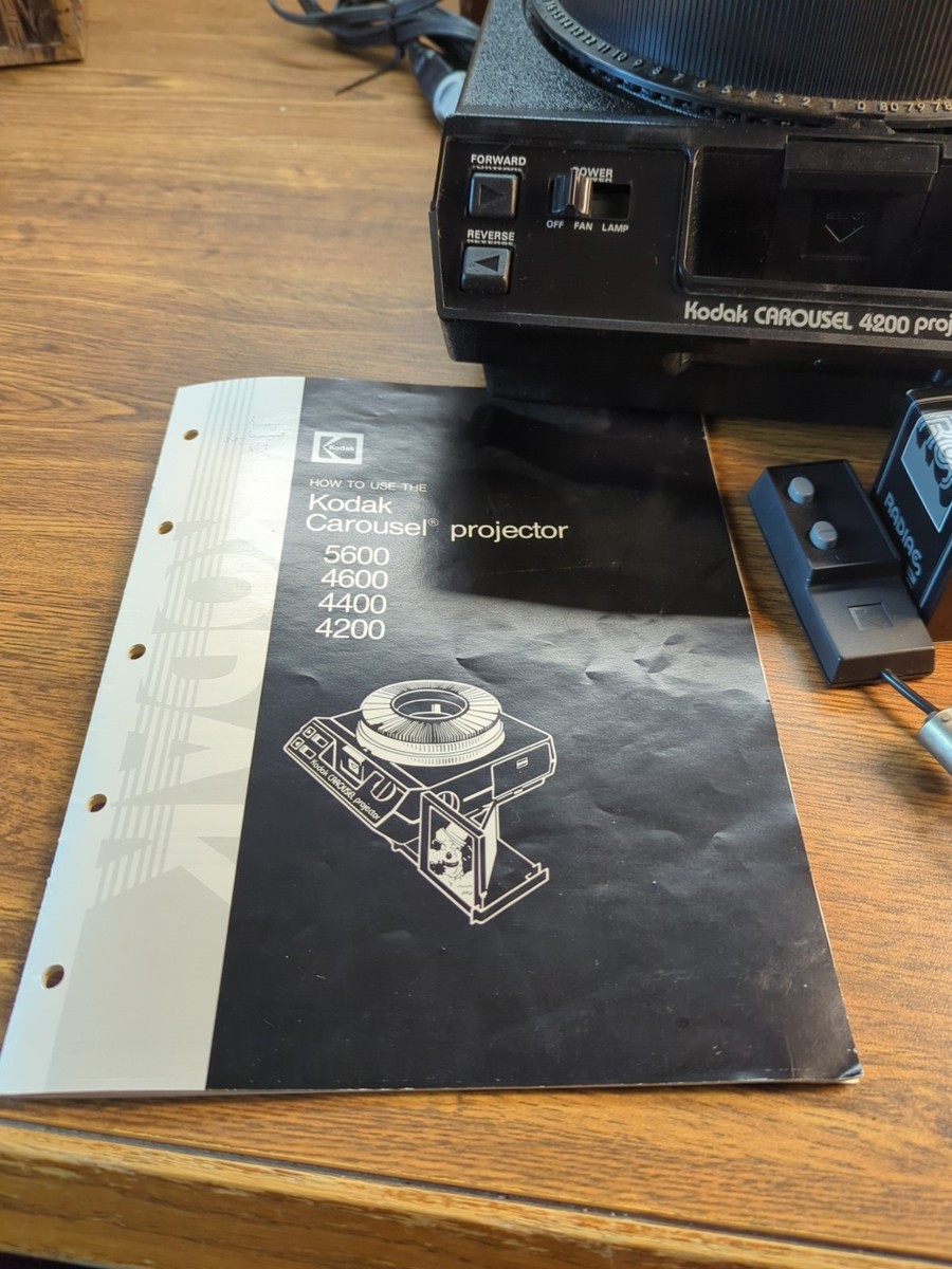Kodak Carousel 4200 Slide Projector with Case, Manual Remote