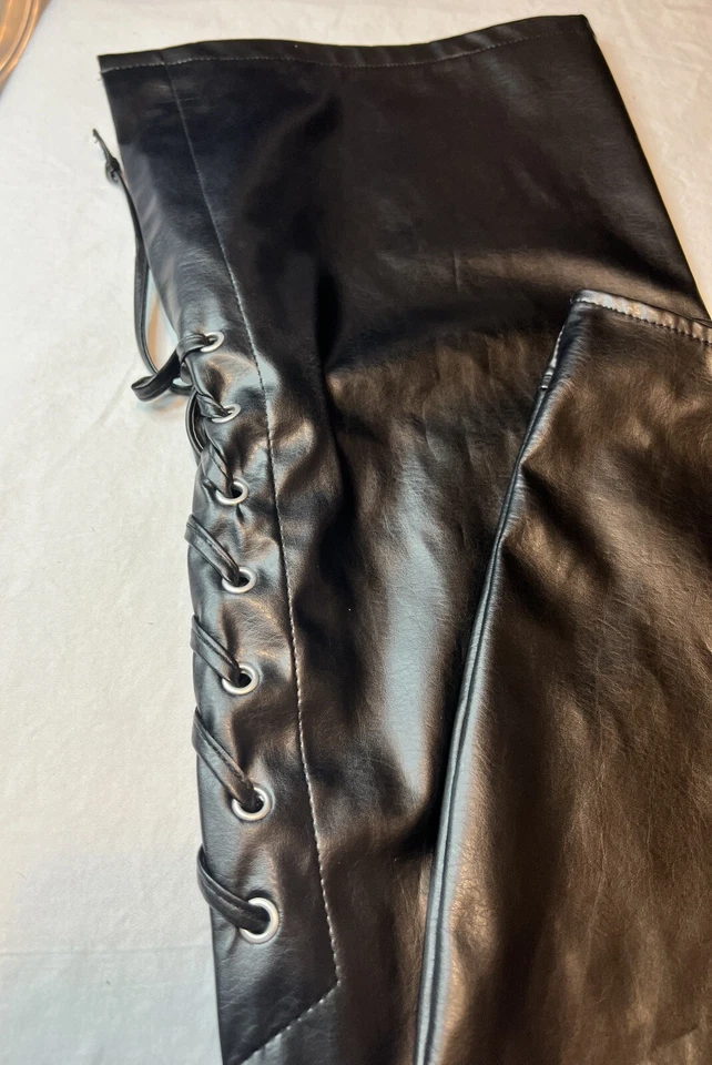 Womens Faux Leather Flare Pants Size 9 - Image 4 of 4