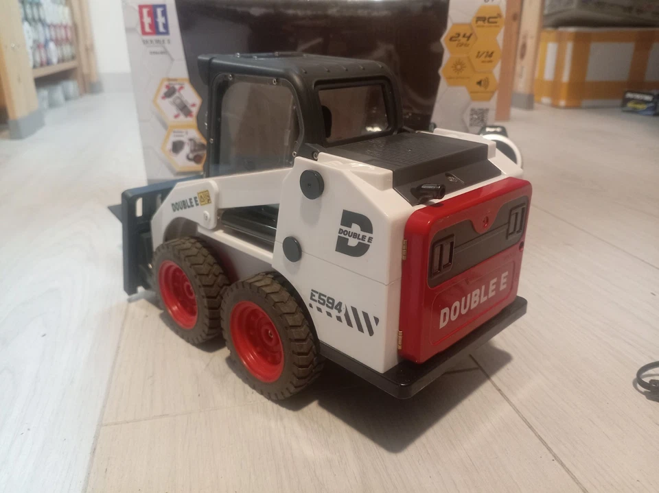 Double E E594 1/14 RC Skidsteer BOBCAT scavatore Radiocomandato - Immagine 4 di 4