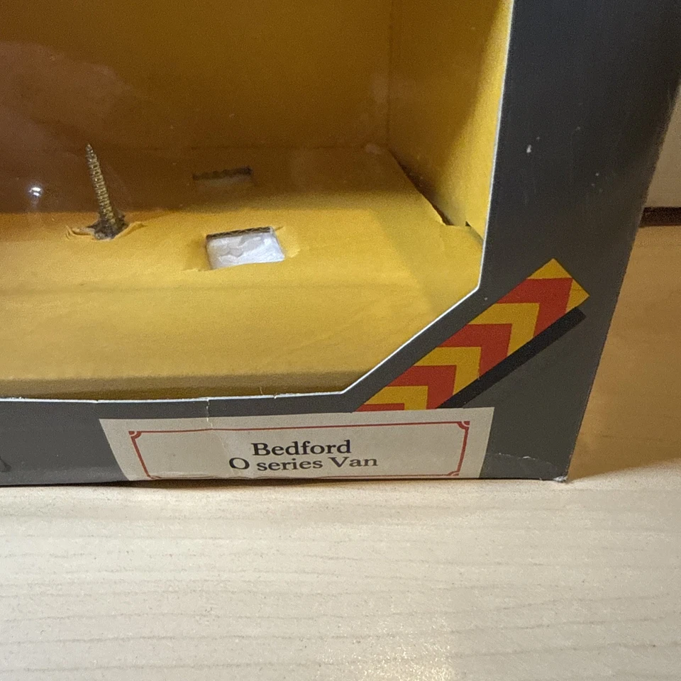 CORGI CLASSICS #97082 BEDFORD LUTON PANTECHNICON VAN - PICKFORDS - Image 3 of 4