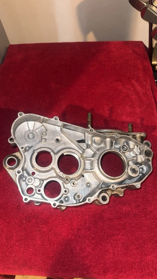 GENUINO OEM 1997 HONDA CR250 CÁRTER DERECHO EXTREMO INFERIOR TRANSMISIÓN CÁRTER Foto 2 de 4