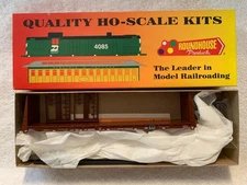 Roundhouse #1321 HO Scale Union Pacific/Brown 60' Bulkhead Flat Car Kit #262000