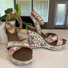 Gianni Bini Wedge Heels Embroidered Floral White Print- Women’s Size 6.5
