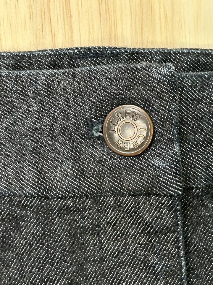 Saia lápis jeans J.CREW botões de lavagem escura bolsos de ventilação traseira azul tamanho 4 - Imagem 2 de 4
