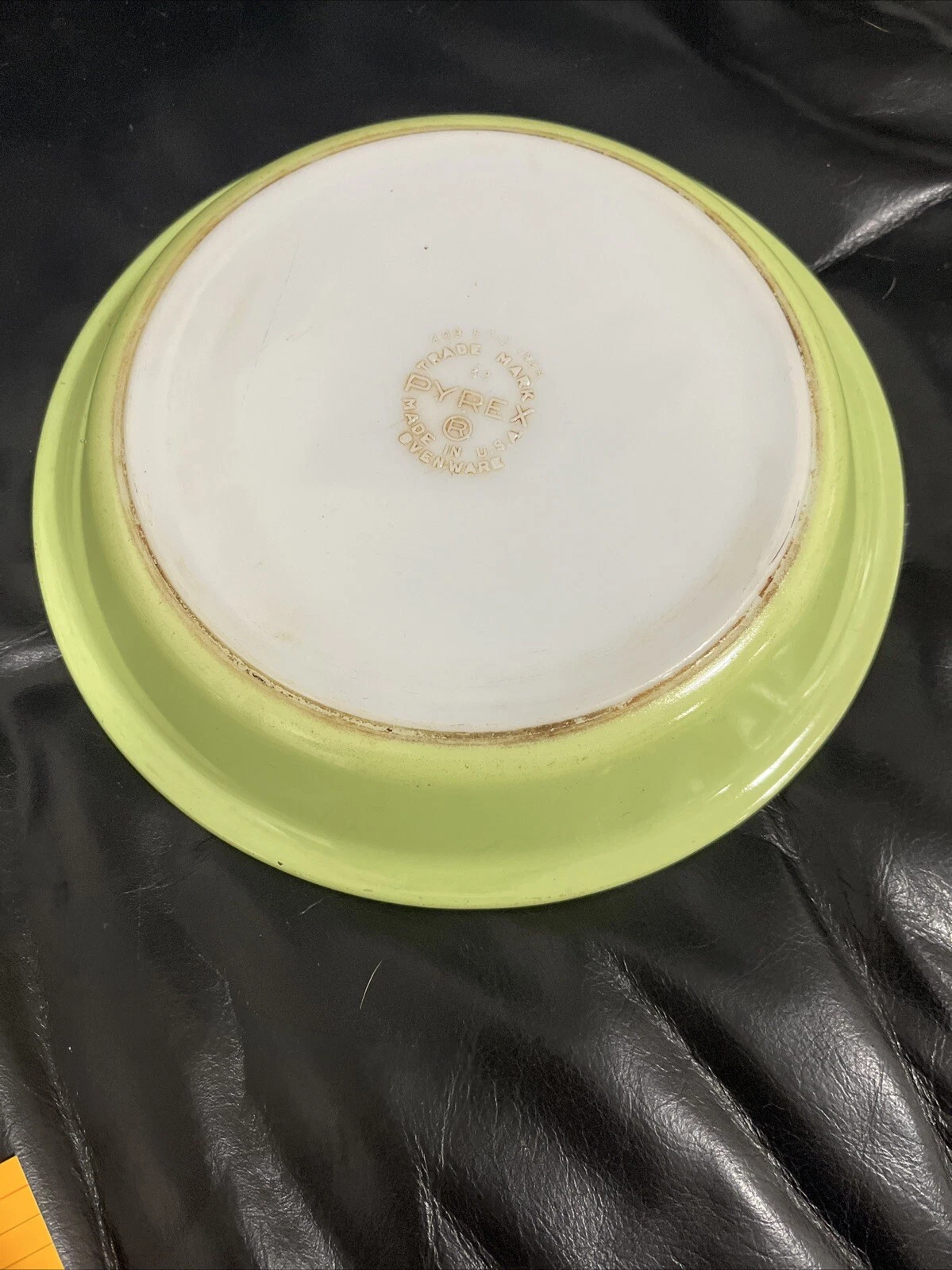 Vintage VHTF PYREX Pie Plate LIME GREEN #209 8 1/2" Baking Dish