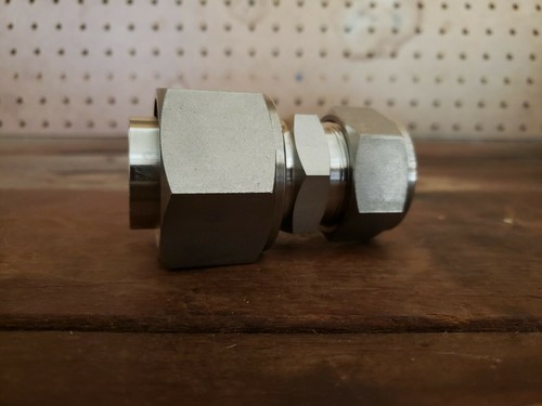 1" x 1-1/4" Tube OD 316ss Reducer Fitting Ham-Let 767LTSS 1 X 1-1/4 - Picture 2 of 3