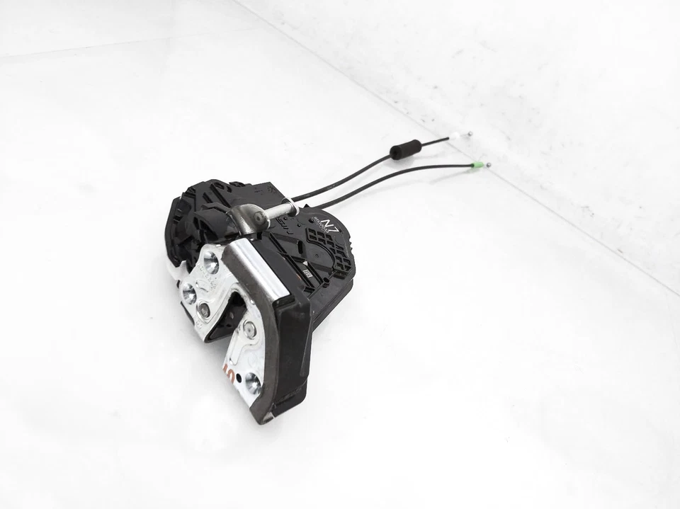 Actuador de cierre de puerta de conductor trasero Lexus Nx300 2018-2021 OEM 69060-48060 Foto 3 de 4