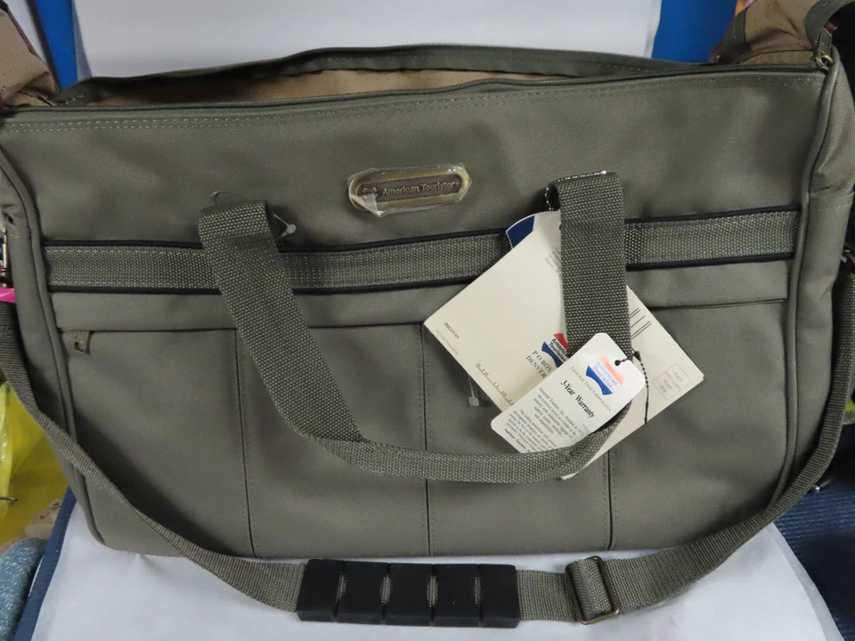 NWT AMERICAN TOURISTER GREEN CARRYON SHOULDER/HAND STRAP FRONT/INNER ZIP POCKETS - Image 3 of 4