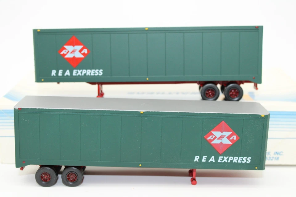 Walthers HO Scale REA Railway Express 40' Semi Truck Trailer Set - Image 2 of 4