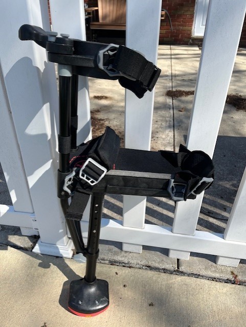 iWALK 2.0 Hands Free Crutch Pain Free Knee Crutch Alternative to Crutches