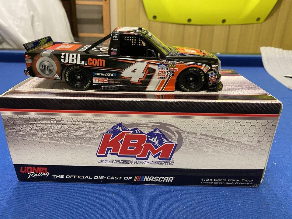 Christopher Bell #4 JBL Toyota Tundra 2017 1/24 NASCAR diecast KBM - 1 de 523 Foto 2 de 4
