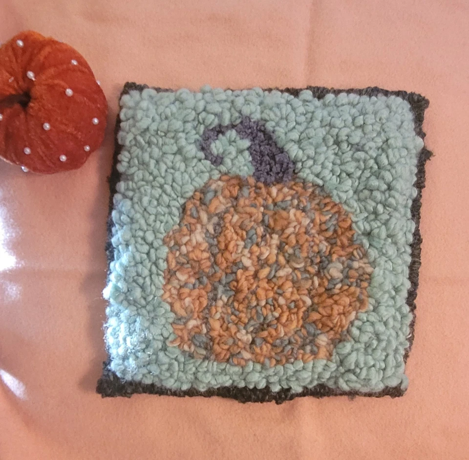 GANCHO ALFOMBRA Acabado, 9x9 OTOÑO Calabaza, LANA DE VACACIONES ARTE POPULAR, DECORACIÓN DE MESA Foto 2 de 4