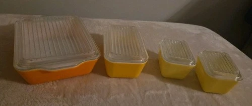 Vintage Pyrex 2 Refrigerator Dishes & 2 Oven Dishes with Glass Lids (Yellow/Oran