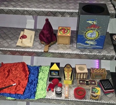 Melissa & Doug Deluxe Massivholz Zauberset mit 10 klassischen Tricks