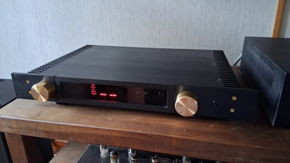 Restek Factor integrated Stereo Amp + Power Supply - Bild 3 von 4