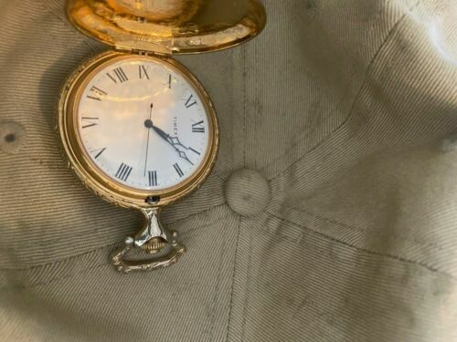 Vintage 1973 Timex Manual Wind Gold Tone Oval Watch  display picture 1