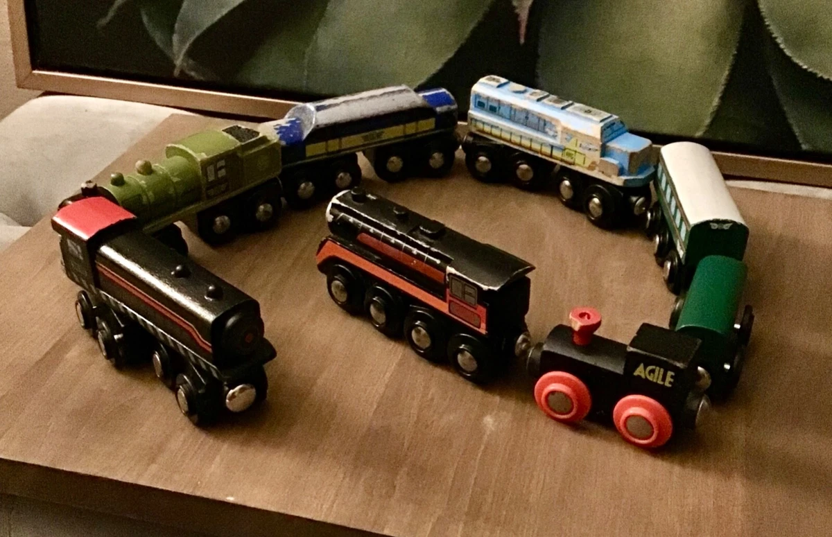 Maxim Enterprise Wooden Train Toy Magnetic Railroad Cars Lot of 8