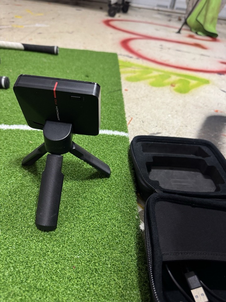 Garmin Approach R10 Portable Golf Launch Monitor w/ Case, Tripod ...