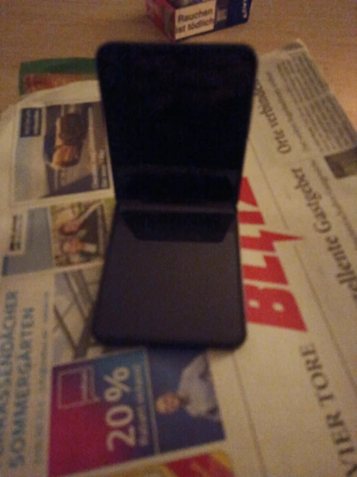 Samsung Galaxy Z Flip 7 - 512GB - Jetblack - ohne Simlock - Bild 2 von 4