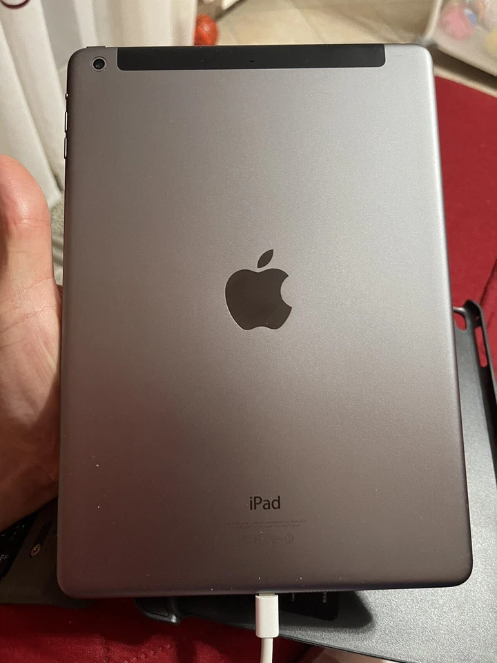 Apple iPad Air (1st generation) · 32GB · Cellular, foto 2 di 3