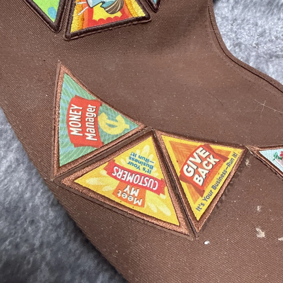 Colete Vintage Girl Scouts Brownie Faixa West Central Florida Troop 1709 Emblemas - Imagem 4 de 4