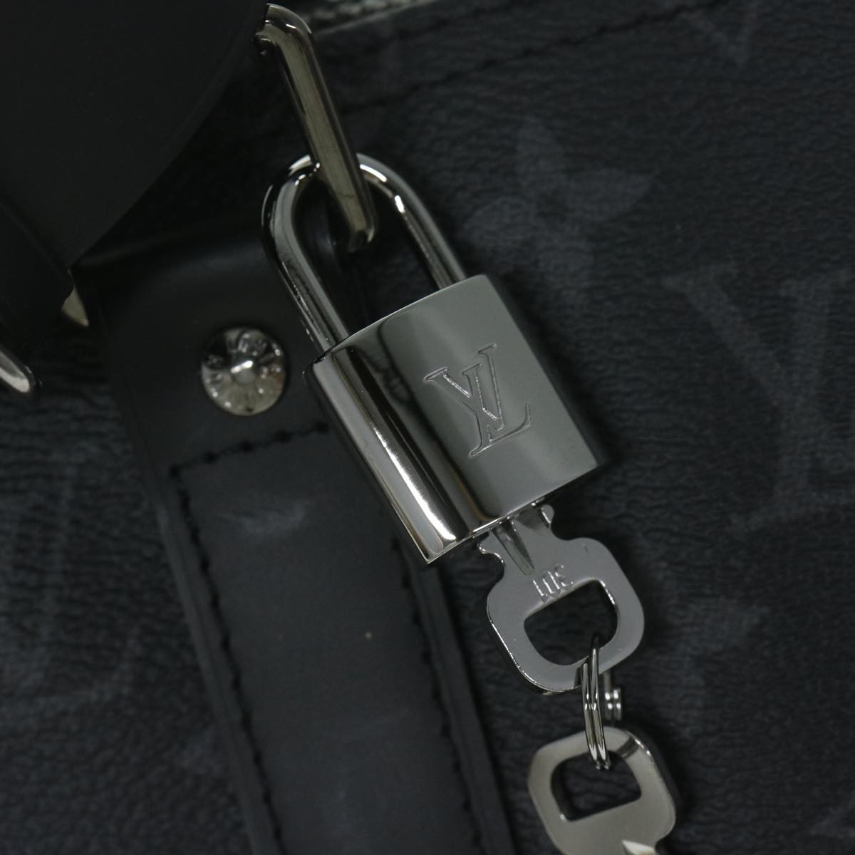 LOUIS VUITTON Eclipse Split Keepall Bandouliere 5… - image 9