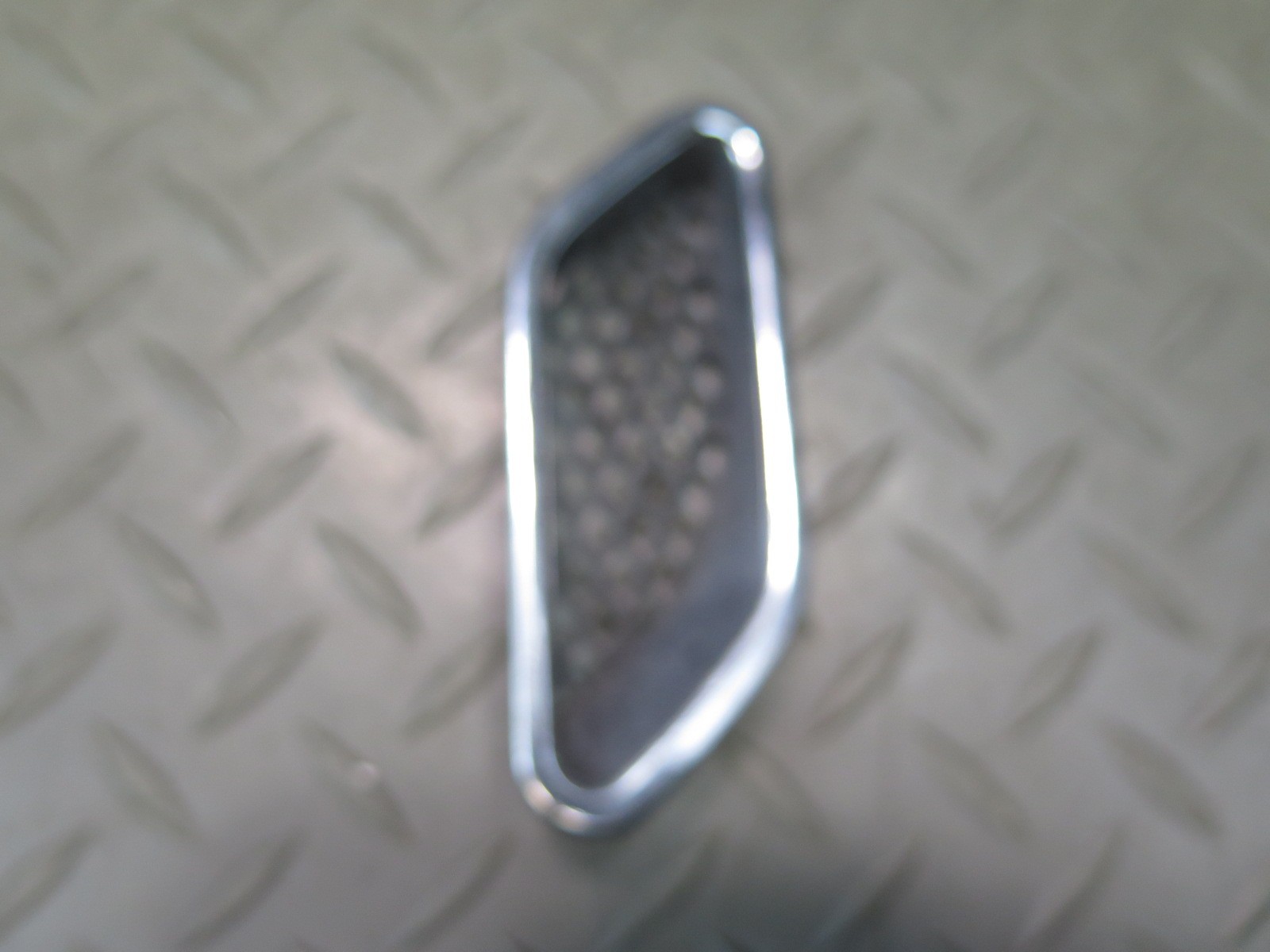 08-19 MASERATI GRANTURISMO M145 FRONT LEFT FENDER VENT TRIM GRILLE SET OF 3