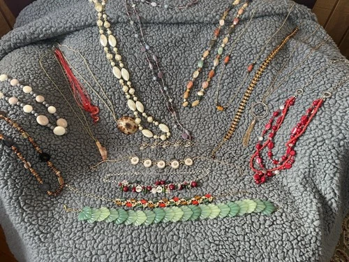 Vintage/Modern  Necklaces 17 Pieces Costume Jewelry
