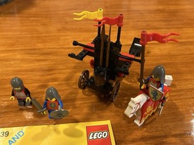 LEGO Castle 6039 Lion Knights Twin Arm Launcher w/Manual and Extra Knight - Read
