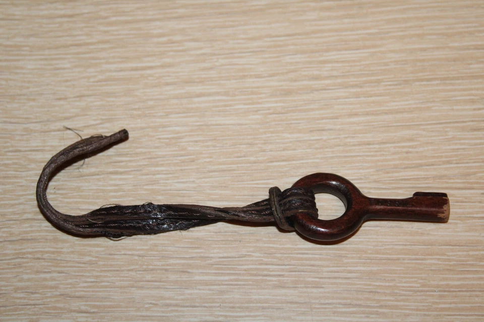 FOSSIL Dark Brown Leather Brown Thick Wood Round Key Replacement Hang Tag Charm - Image 4 of 4