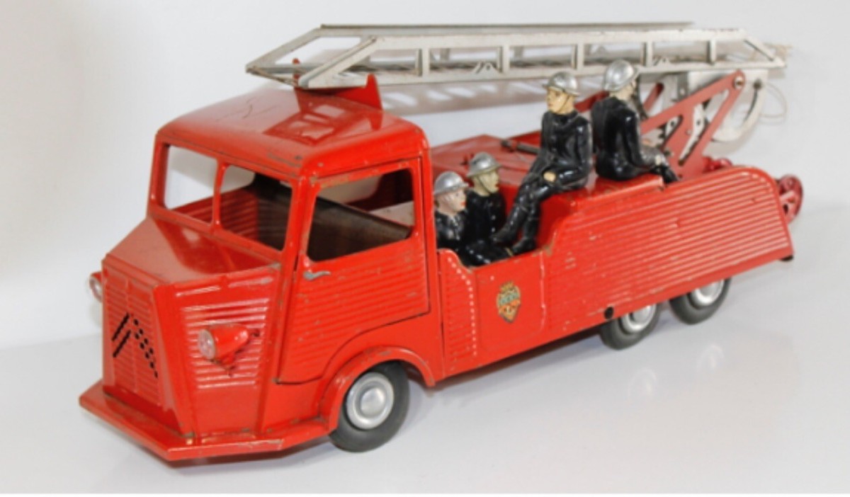 Copie Chauffeur Camion Citroën T45 Pompier – Jouet Mécanique Vébé – Neuf
