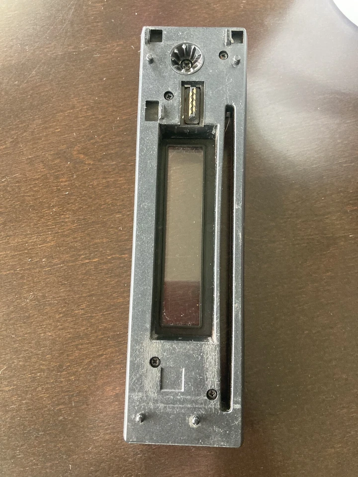 Placa frontal estéreo para automóvil Boss 506CA en tablero reproductor de CD placa frontal solamente Foto 4 de 4