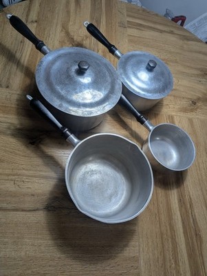 CAST-RITE WARE Aluminum Pot Set 4 Saucepans 2 Lids Vintage Wood Handles