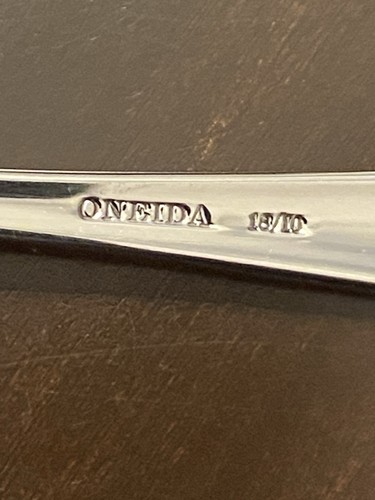 Oneida Jessica Stainless Scalloped Sugar Spoon 6” - Imagen 3 de 3