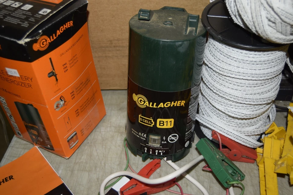 Gallagher Portable 12V Battery or Solar Fence Energizer w/ Polywire & Insulators - Image 4 of 4