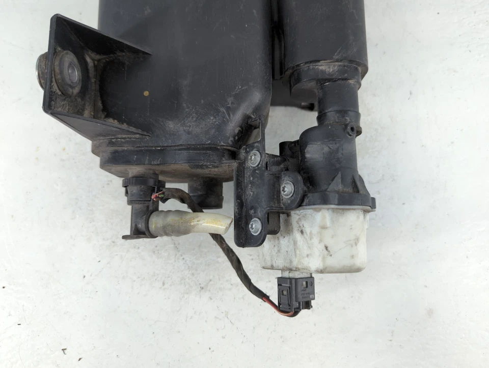 Recipiente de carvão 2008 Bmw 550i vapor combustível D3JGX - Imagem 3 de 4