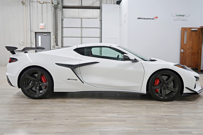 2024 Arctic White Chevrolet Corvette   | C8 Corvette Photo 9