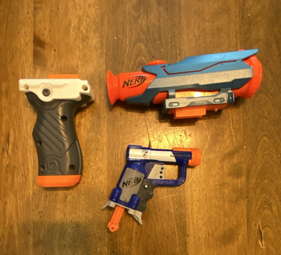 NERF Elite 2.0 Eagle Point RD8 scope, Modulus drop grip, Jolt blaster. Lot