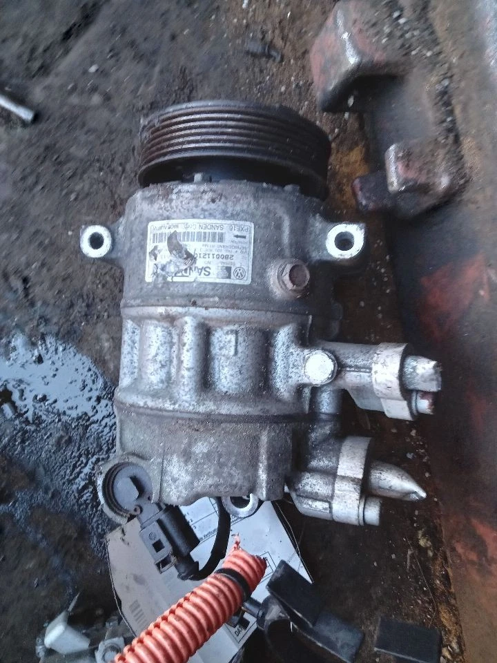 Б/у компрессор кондиционера подходит: 2012 Volkswagen Golf ex. City Htbk 2,0 л дизель класса - Изображение 3 из 4