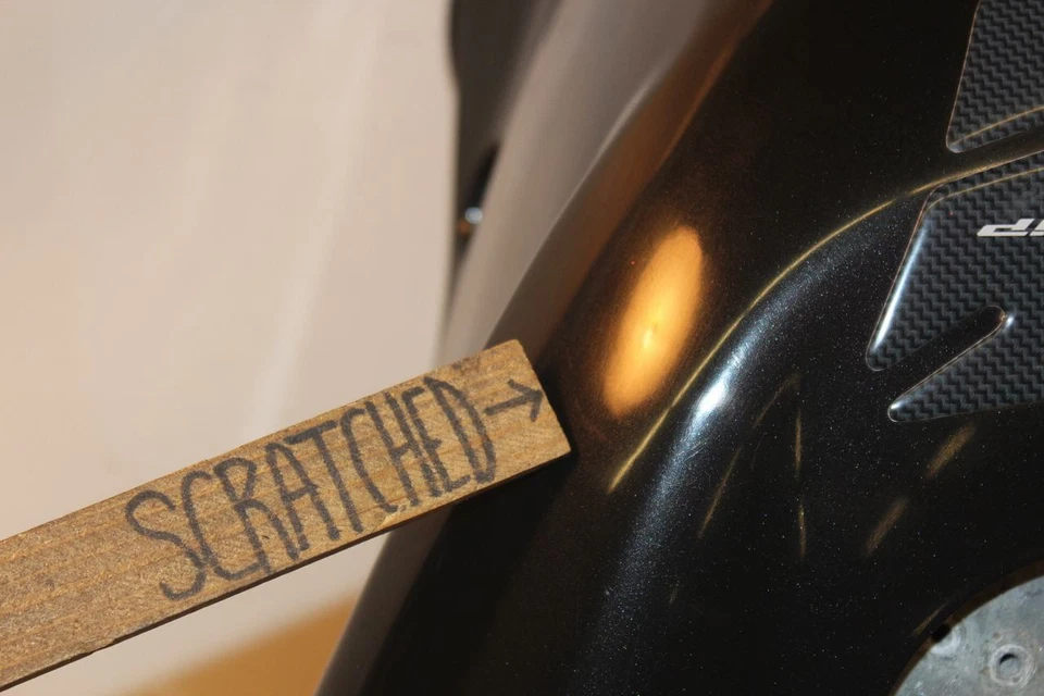 Conjunto de tanque de gasolina y combustible Ducati 1198S 1198 2009 carenado arañazos Foto 4 de 4