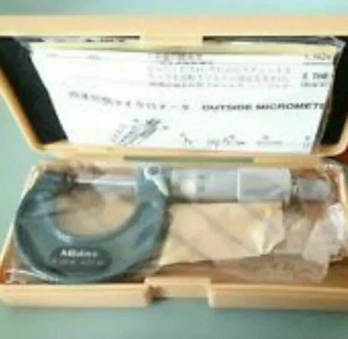 Mitutoyo 103-137 Outside Micrometer 0-25mm / 0.01mm New and Original D01/04