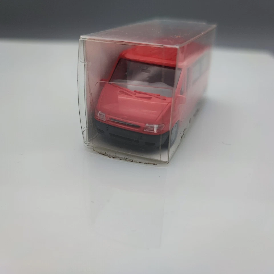 Rietze 1:87 Ford Transit Fensterbus rot  Modellauto - Bild 2 von 3