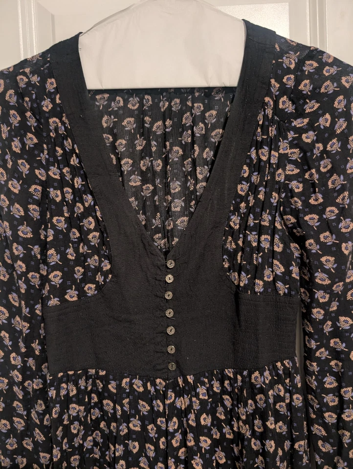 Urban Outfitters | Mameluco Floral Manga Larga Ecote Pia Con Botones Talla Pequeña Foto 2 de 4