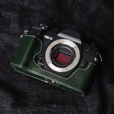 Genuine Leather Half Camera Case for Olympus OM-D E-M5 Mark III/E-M5 Case Green