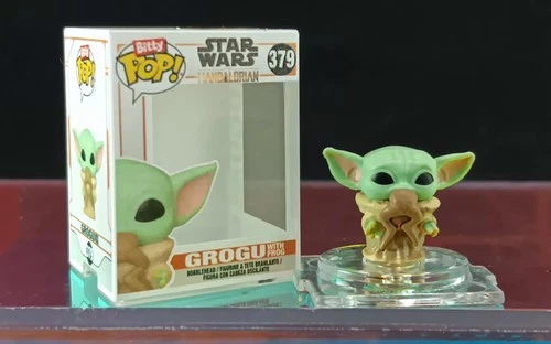 Bitty Pop! GROGU WITH FROG CHASE Funko 1" Vinyl Figure Star Wars Manndalorian