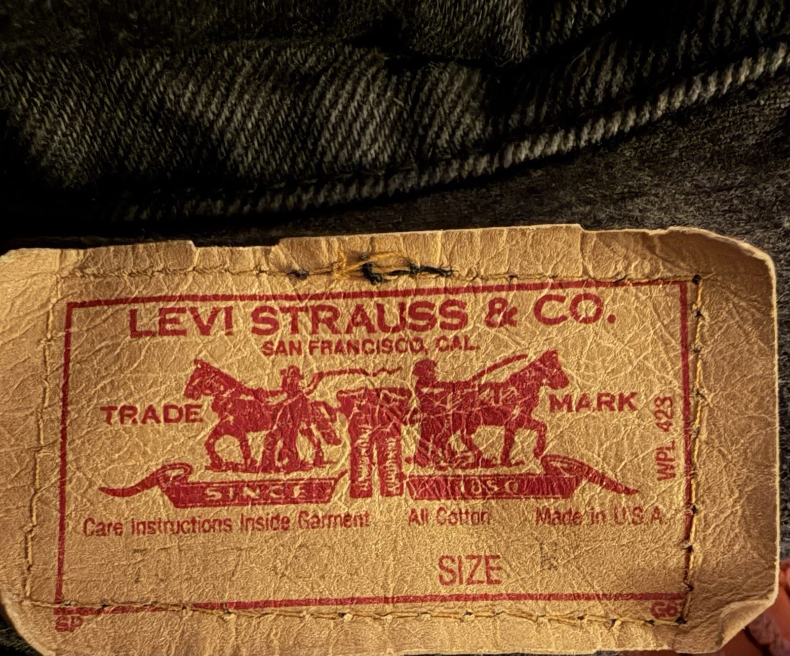 Vintage 70s 80s Levis Black Denim Trucker Jacket Size Med Made in USA - product detail image 3