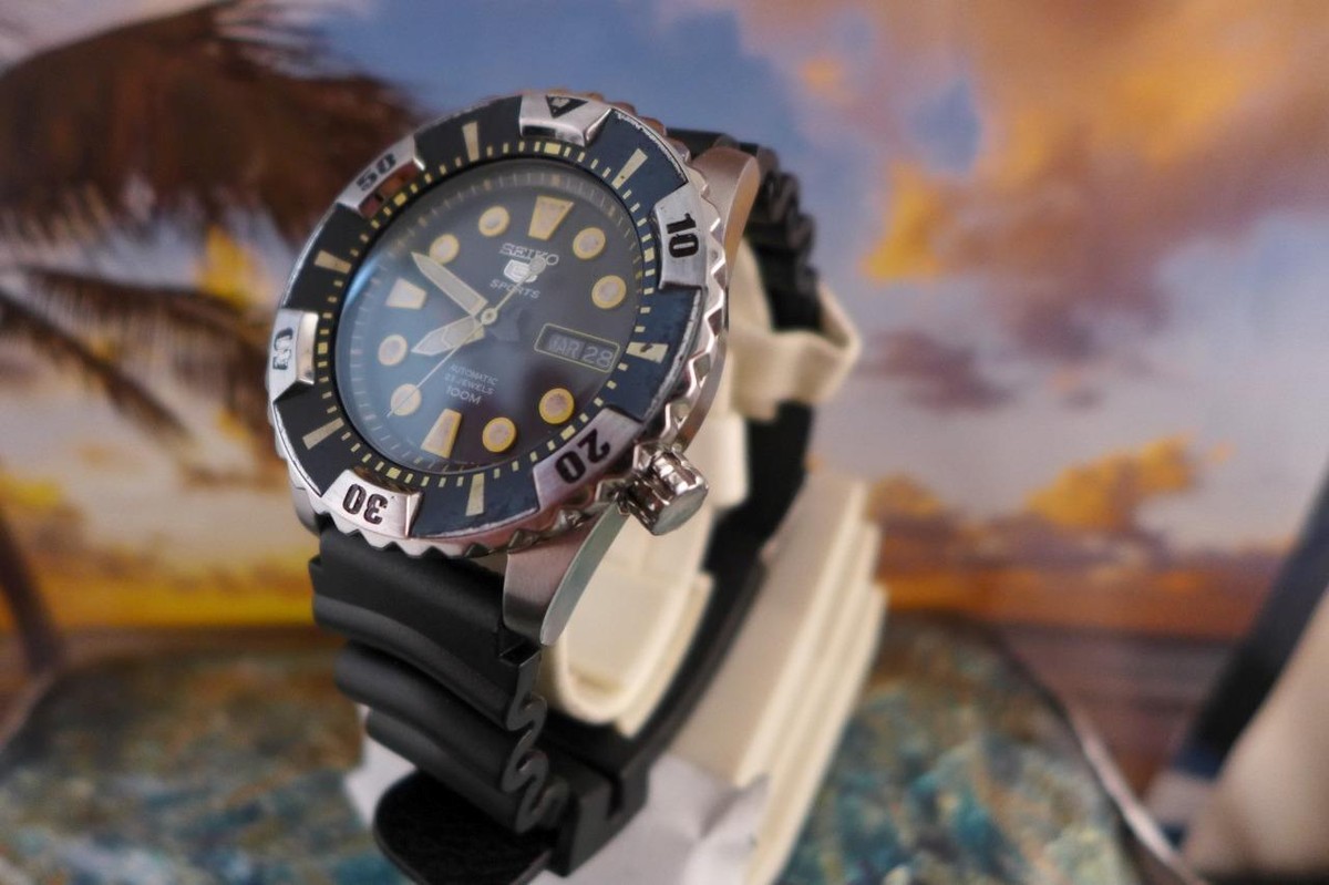 Sporty, Chunky Large Size 43mm Seiko 5 7S36 04Z0 Day/Date Sporty, Chunky Large Size 43mm Seiko 5 7S36 04Z0 Day/Date
